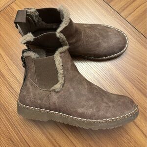 Blowfish Malibu Women's Chillin Chelsea Boots. Sz 8